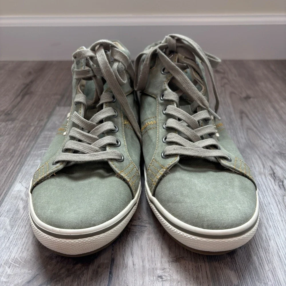 Taos Top Star High Top Sneakers Womens Size 8 Sage Green Canvas Lace Up Comfort